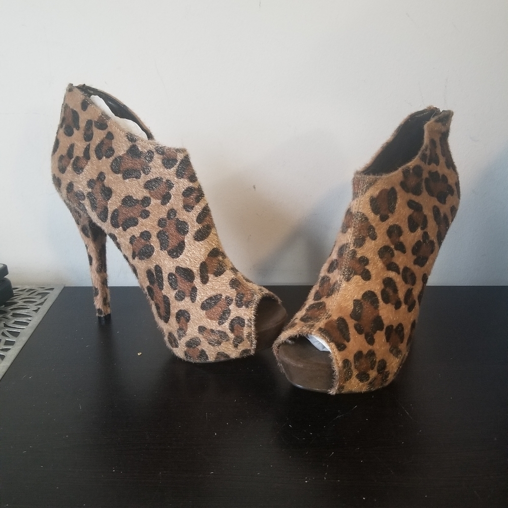Breckelle's Stilleto Cheetah Fur Print Womens 8